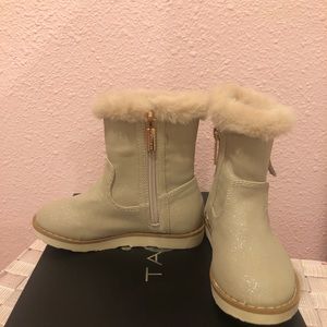 TAHARI CAMRYN Boots